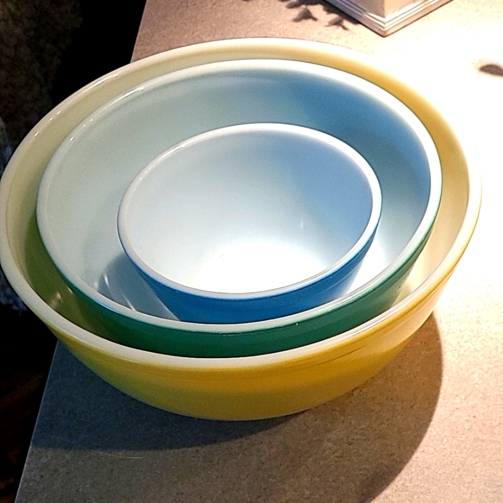 Vintage Pyrex Mixing Bowls 3 pc